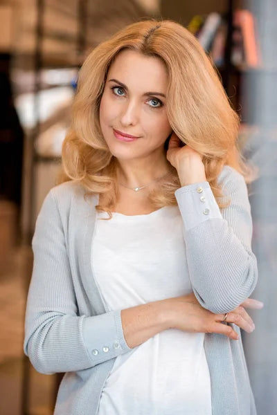 files/depositphotos_147566945-stock-photo-beautiful-mature-woman.webp